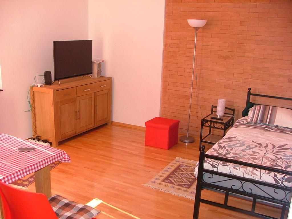 Risto'S Apartment Skopje Bagian luar foto