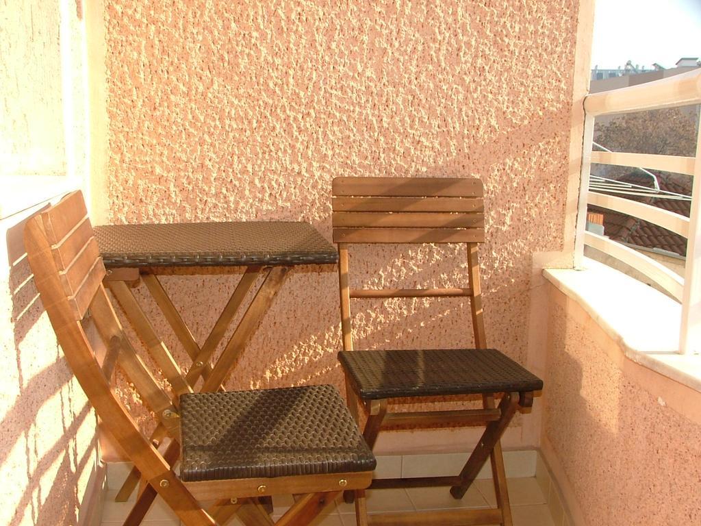 Risto'S Apartment Skopje Bagian luar foto