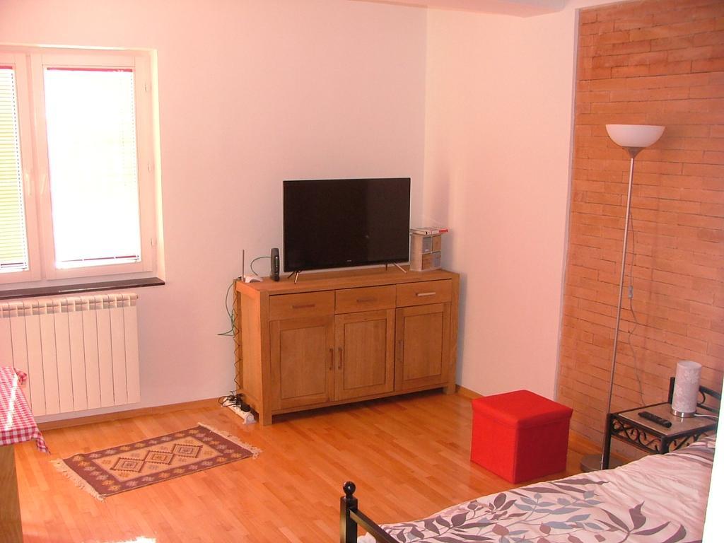 Risto'S Apartment Skopje Bagian luar foto