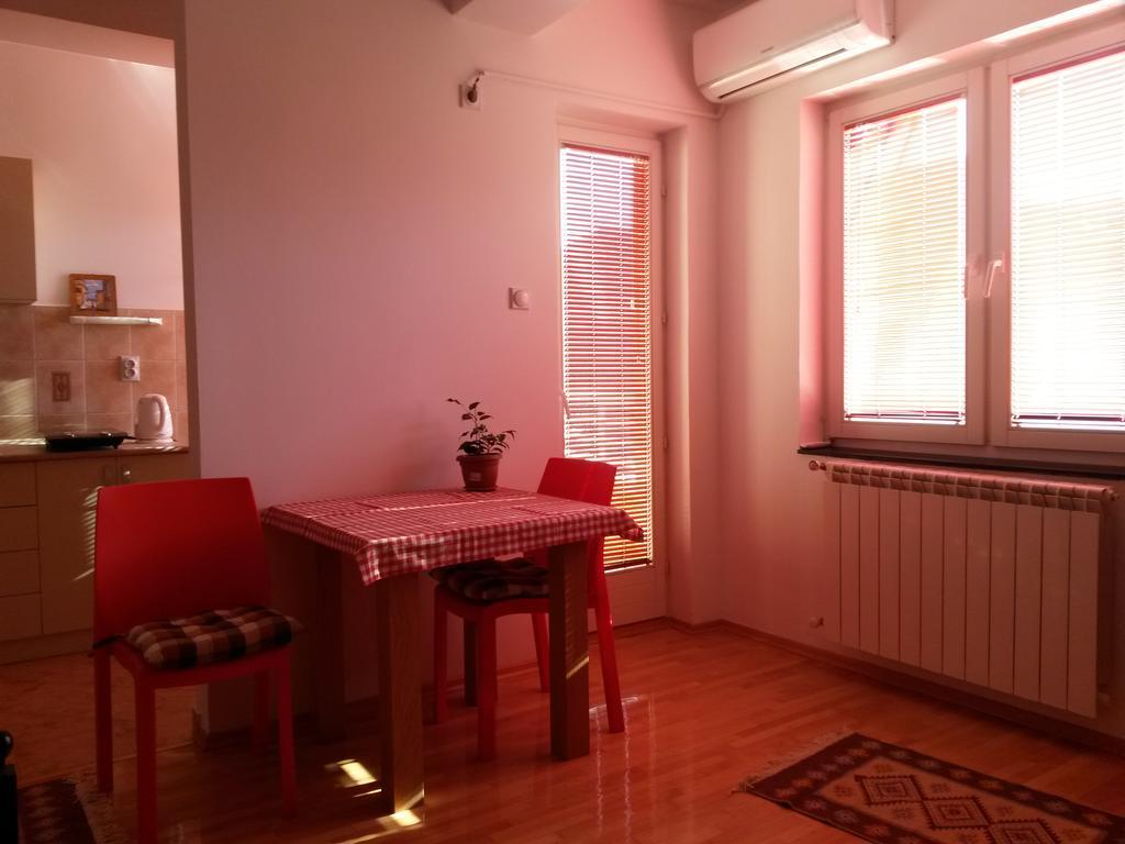 Risto'S Apartment Skopje Bagian luar foto