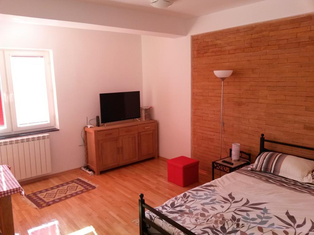 Risto'S Apartment Skopje Bagian luar foto